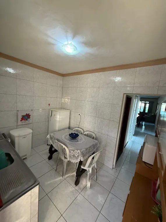 Espaço de refeições rápido junto à cozinha